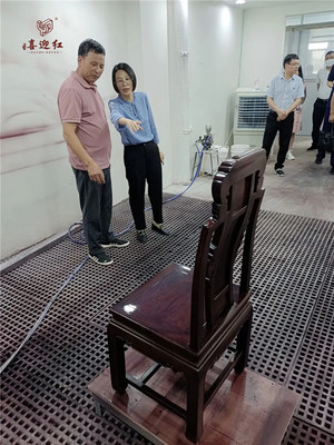 凝心聚力促發(fā)展 實(shí)地調(diào)研謀新篇——東陽市副市長龔杭娟帶隊(duì)深入喜迎紅紅木開展市場(chǎng)調(diào)研